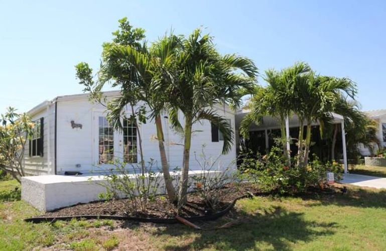 5688 Halifax Dr, Sarasota, Florida 34233, 2 Bedrooms Bedrooms, ,2 BathroomsBathrooms,Mobile/manufactured,For Sale,Halifax Dr,11506937