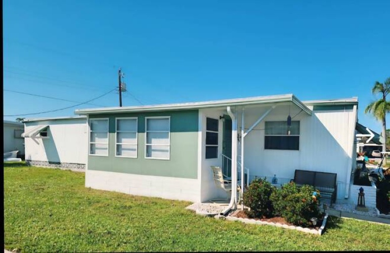 131 5th St West, Nokomis, Florida 34275, 2 Bedrooms Bedrooms, ,2 BathroomsBathrooms,Mobile/manufactured,For Sale,5th St West,11695454