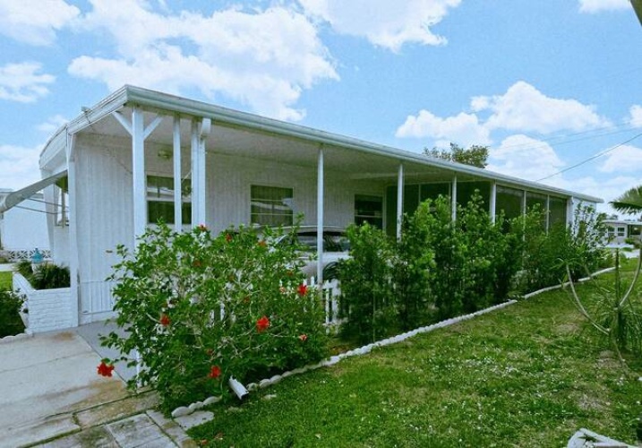 131 5th St West, Nokomis, Florida 34275, 2 Bedrooms Bedrooms, ,2 BathroomsBathrooms,Mobile/manufactured,For Sale,5th St West,11695454