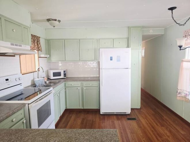 131 5th St West, Nokomis, Florida 34275, 2 Bedrooms Bedrooms, ,2 BathroomsBathrooms,Mobile/manufactured,For Sale,5th St West,11695454