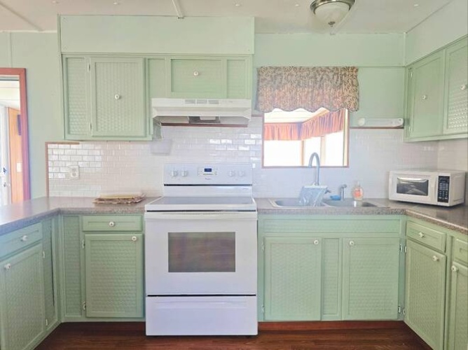 131 5th St West, Nokomis, Florida 34275, 2 Bedrooms Bedrooms, ,2 BathroomsBathrooms,Mobile/manufactured,For Sale,5th St West,11695454