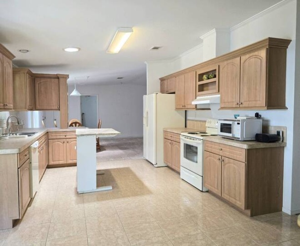 20 7th St West, Nokomis, Florida 34275, 3 Bedrooms Bedrooms, ,2 BathroomsBathrooms,Mobile/manufactured,For Sale,7th St West,11718757