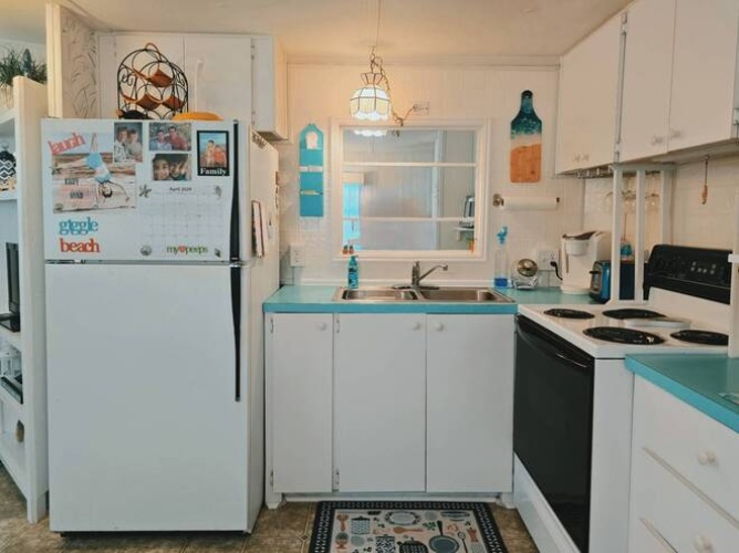 80 Palm Ave, Venice, Florida 34285, 1 Bedroom Bedrooms, ,1 BathroomBathrooms,Mobile/manufactured,For Sale,Palm Ave,11732148