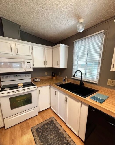 1640 S Scenic Highway, Frostproof, Florida 33843, 2 Bedrooms Bedrooms, ,2 BathroomsBathrooms,Mobile/manufactured,For Sale,S Scenic Highway,11738894