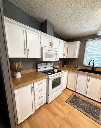1640 S Scenic Highway, Frostproof, Florida 33843, 2 Bedrooms Bedrooms, ,2 BathroomsBathrooms,Mobile/manufactured,For Sale,S Scenic Highway,11738894