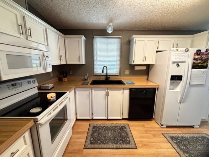 1640 S Scenic Highway, Frostproof, Florida 33843, 2 Bedrooms Bedrooms, ,2 BathroomsBathrooms,Mobile/manufactured,For Sale,S Scenic Highway,11738894