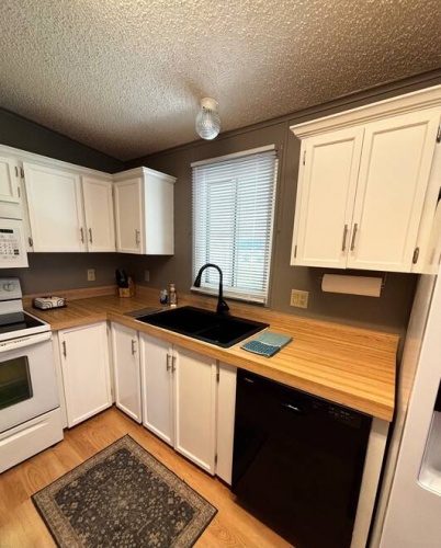 1640 S Scenic Highway, Frostproof, Florida 33843, 2 Bedrooms Bedrooms, ,2 BathroomsBathrooms,Mobile/manufactured,For Sale,S Scenic Highway,11738894