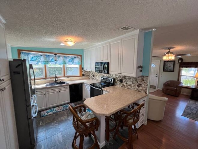 19427 SummerTree Ct, North Fort Myers, Florida 33903, 2 Bedrooms Bedrooms, ,2 BathroomsBathrooms,Mobile/manufactured,For Sale,SummerTree Ct,11740785