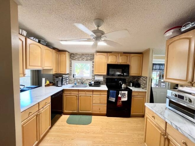 19474 SummerTree Ct, North Fort Myers, Florida 33903, 2 Bedrooms Bedrooms, ,2 BathroomsBathrooms,Mobile/manufactured,For Sale,SummerTree Ct,11741816