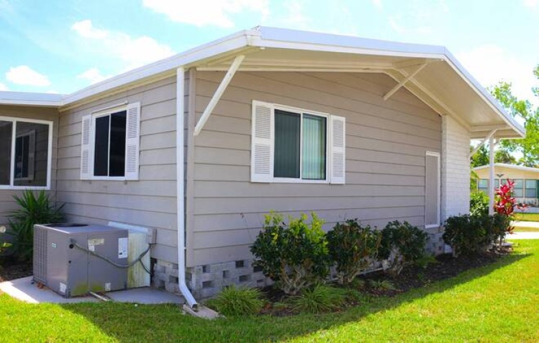 5471 Whitehaven Ln, Sarasota, Florida 34233, 2 Bedrooms Bedrooms, ,2 BathroomsBathrooms,Mobile/manufactured,For Sale,Whitehaven Ln,11775410
