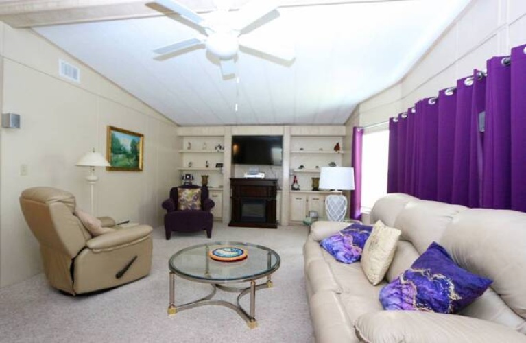 5471 Whitehaven Ln, Sarasota, Florida 34233, 2 Bedrooms Bedrooms, ,2 BathroomsBathrooms,Mobile/manufactured,For Sale,Whitehaven Ln,11775410