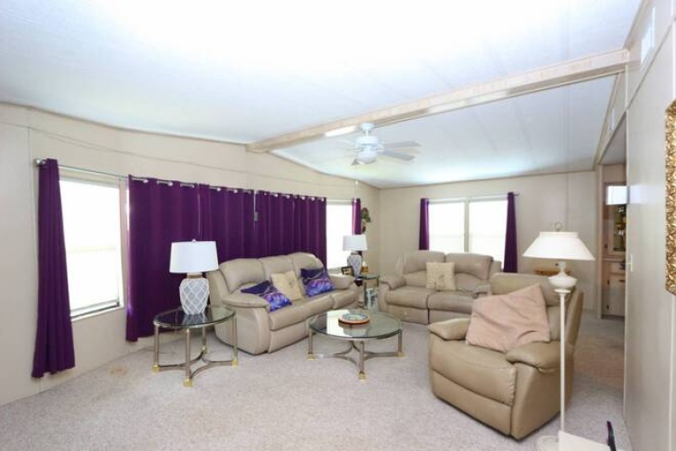 5471 Whitehaven Ln, Sarasota, Florida 34233, 2 Bedrooms Bedrooms, ,2 BathroomsBathrooms,Mobile/manufactured,For Sale,Whitehaven Ln,11775410