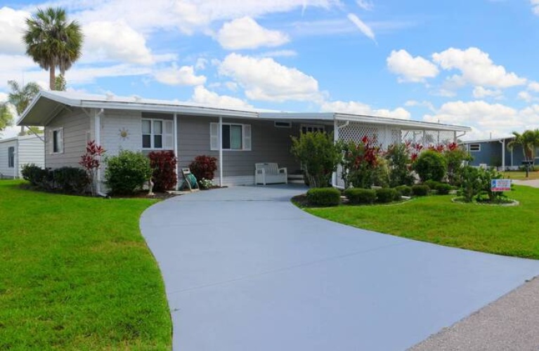 5471 Whitehaven Ln, Sarasota, Florida 34233, 2 Bedrooms Bedrooms, ,2 BathroomsBathrooms,Mobile/manufactured,For Sale,Whitehaven Ln,11775410