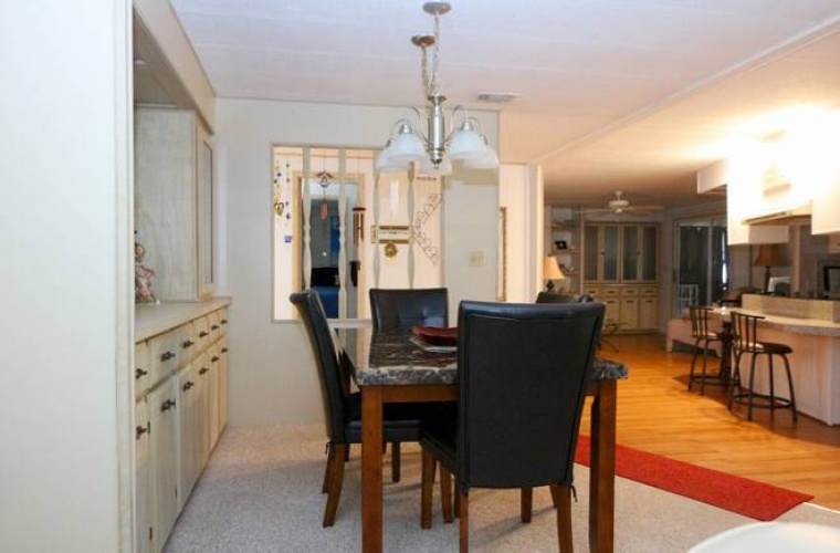 5471 Whitehaven Ln, Sarasota, Florida 34233, 2 Bedrooms Bedrooms, ,2 BathroomsBathrooms,Mobile/manufactured,For Sale,Whitehaven Ln,11775410