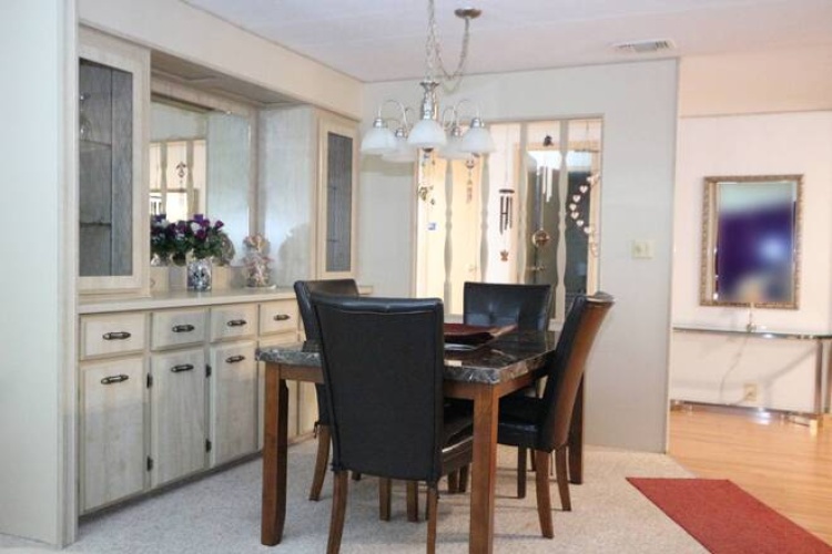 5471 Whitehaven Ln, Sarasota, Florida 34233, 2 Bedrooms Bedrooms, ,2 BathroomsBathrooms,Mobile/manufactured,For Sale,Whitehaven Ln,11775410