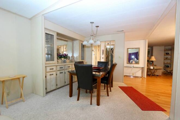 5471 Whitehaven Ln, Sarasota, Florida 34233, 2 Bedrooms Bedrooms, ,2 BathroomsBathrooms,Mobile/manufactured,For Sale,Whitehaven Ln,11775410