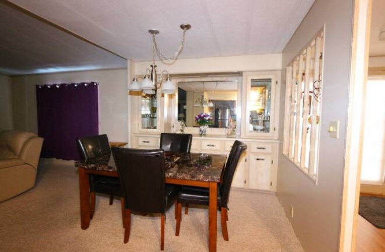 5471 Whitehaven Ln, Sarasota, Florida 34233, 2 Bedrooms Bedrooms, ,2 BathroomsBathrooms,Mobile/manufactured,For Sale,Whitehaven Ln,11775410