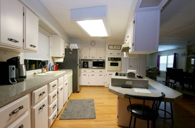 5471 Whitehaven Ln, Sarasota, Florida 34233, 2 Bedrooms Bedrooms, ,2 BathroomsBathrooms,Mobile/manufactured,For Sale,Whitehaven Ln,11775410