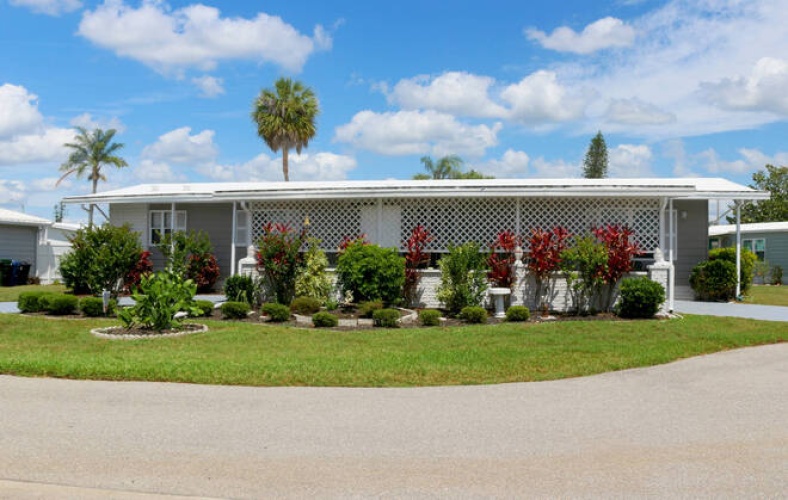 5471 Whitehaven Ln, Sarasota, Florida 34233, 2 Bedrooms Bedrooms, ,2 BathroomsBathrooms,Mobile/manufactured,For Sale,Whitehaven Ln,11775410