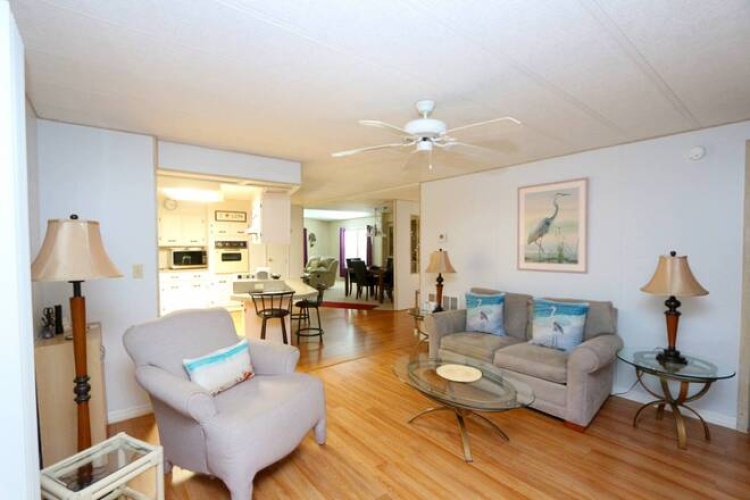 5471 Whitehaven Ln, Sarasota, Florida 34233, 2 Bedrooms Bedrooms, ,2 BathroomsBathrooms,Mobile/manufactured,For Sale,Whitehaven Ln,11775410