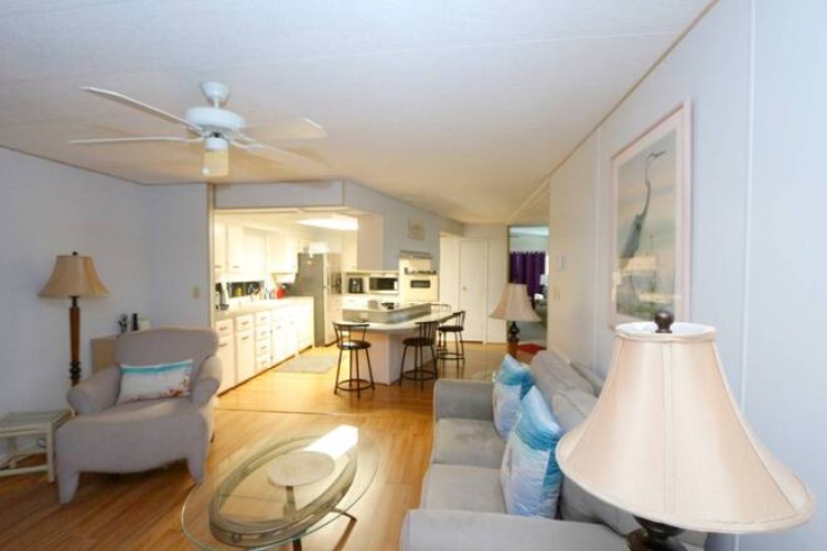 5471 Whitehaven Ln, Sarasota, Florida 34233, 2 Bedrooms Bedrooms, ,2 BathroomsBathrooms,Mobile/manufactured,For Sale,Whitehaven Ln,11775410