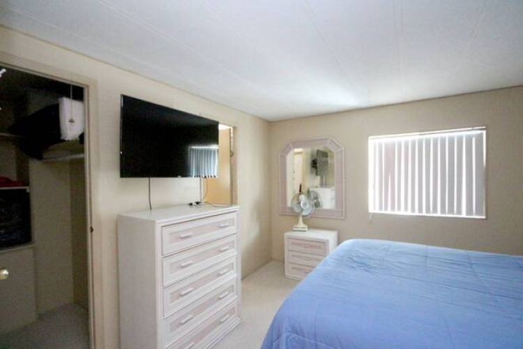 5471 Whitehaven Ln, Sarasota, Florida 34233, 2 Bedrooms Bedrooms, ,2 BathroomsBathrooms,Mobile/manufactured,For Sale,Whitehaven Ln,11775410
