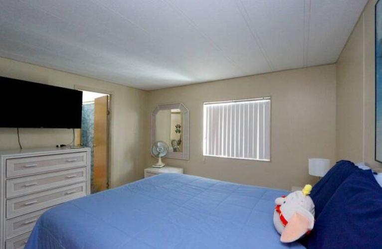 5471 Whitehaven Ln, Sarasota, Florida 34233, 2 Bedrooms Bedrooms, ,2 BathroomsBathrooms,Mobile/manufactured,For Sale,Whitehaven Ln,11775410