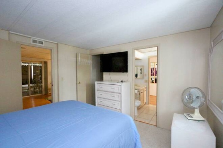 5471 Whitehaven Ln, Sarasota, Florida 34233, 2 Bedrooms Bedrooms, ,2 BathroomsBathrooms,Mobile/manufactured,For Sale,Whitehaven Ln,11775410