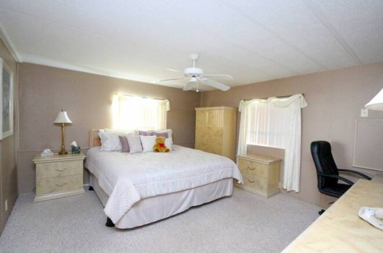 5471 Whitehaven Ln, Sarasota, Florida 34233, 2 Bedrooms Bedrooms, ,2 BathroomsBathrooms,Mobile/manufactured,For Sale,Whitehaven Ln,11775410