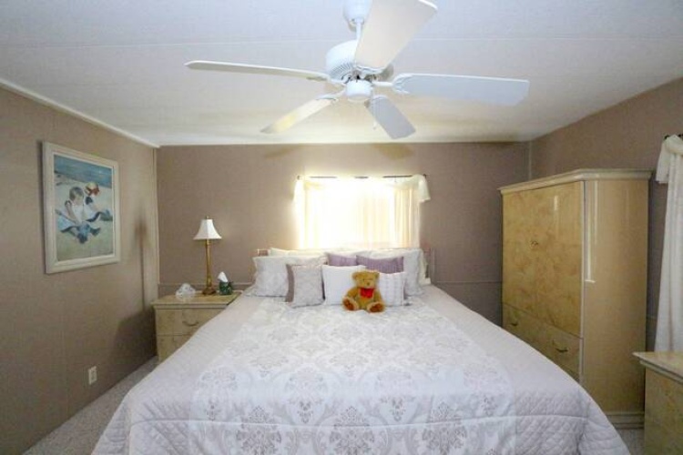 5471 Whitehaven Ln, Sarasota, Florida 34233, 2 Bedrooms Bedrooms, ,2 BathroomsBathrooms,Mobile/manufactured,For Sale,Whitehaven Ln,11775410