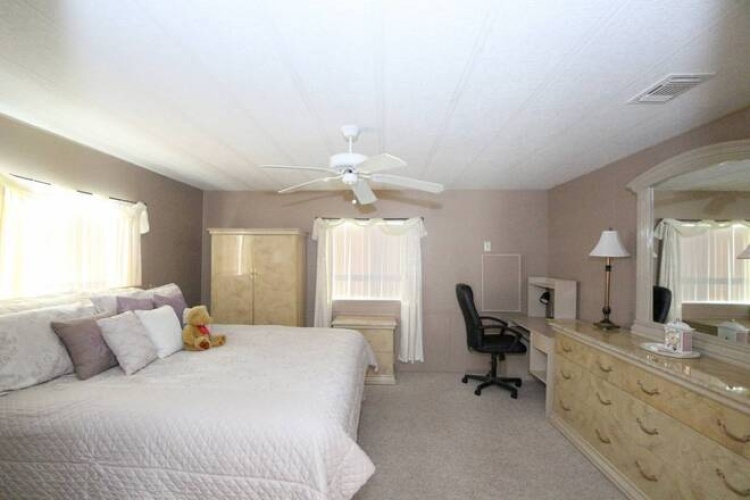5471 Whitehaven Ln, Sarasota, Florida 34233, 2 Bedrooms Bedrooms, ,2 BathroomsBathrooms,Mobile/manufactured,For Sale,Whitehaven Ln,11775410