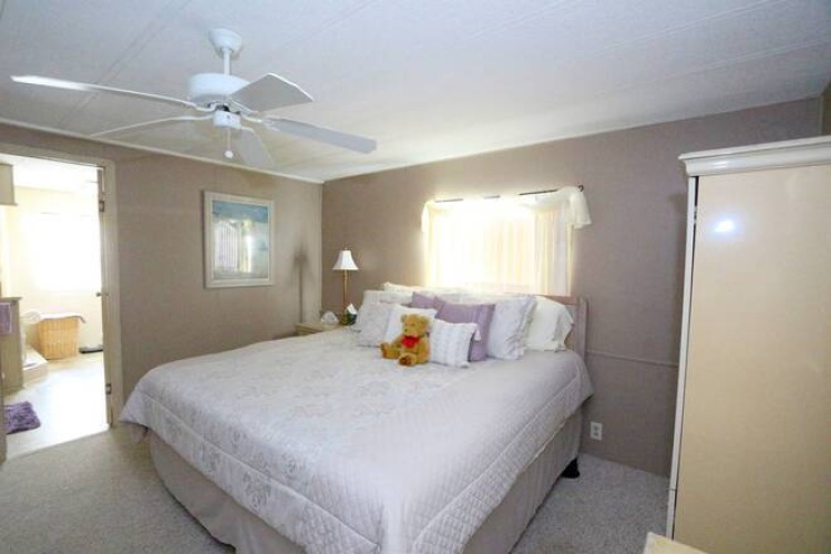 5471 Whitehaven Ln, Sarasota, Florida 34233, 2 Bedrooms Bedrooms, ,2 BathroomsBathrooms,Mobile/manufactured,For Sale,Whitehaven Ln,11775410