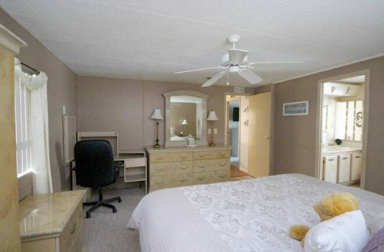 5471 Whitehaven Ln, Sarasota, Florida 34233, 2 Bedrooms Bedrooms, ,2 BathroomsBathrooms,Mobile/manufactured,For Sale,Whitehaven Ln,11775410