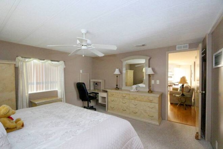 5471 Whitehaven Ln, Sarasota, Florida 34233, 2 Bedrooms Bedrooms, ,2 BathroomsBathrooms,Mobile/manufactured,For Sale,Whitehaven Ln,11775410