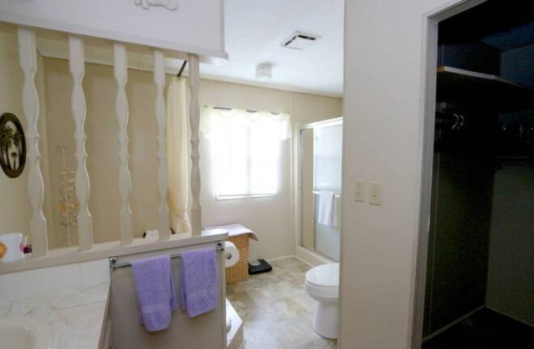 5471 Whitehaven Ln, Sarasota, Florida 34233, 2 Bedrooms Bedrooms, ,2 BathroomsBathrooms,Mobile/manufactured,For Sale,Whitehaven Ln,11775410