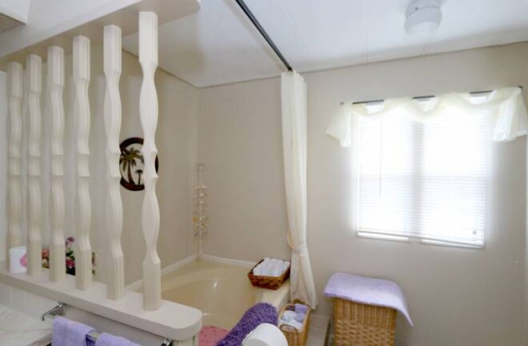 5471 Whitehaven Ln, Sarasota, Florida 34233, 2 Bedrooms Bedrooms, ,2 BathroomsBathrooms,Mobile/manufactured,For Sale,Whitehaven Ln,11775410