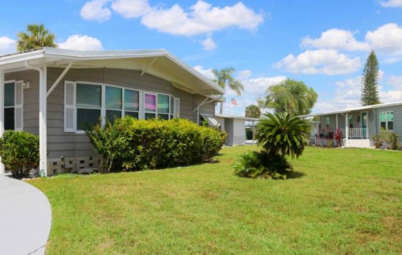 5471 Whitehaven Ln, Sarasota, Florida 34233, 2 Bedrooms Bedrooms, ,2 BathroomsBathrooms,Mobile/manufactured,For Sale,Whitehaven Ln,11775410