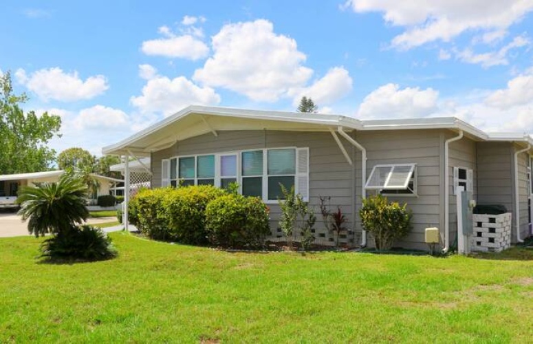 5471 Whitehaven Ln, Sarasota, Florida 34233, 2 Bedrooms Bedrooms, ,2 BathroomsBathrooms,Mobile/manufactured,For Sale,Whitehaven Ln,11775410