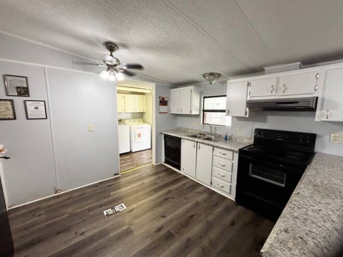 1218 Emerald Ave, Sebring, Florida 33870, 3 Bedrooms Bedrooms, ,2 BathroomsBathrooms,Mobile/manufactured,For Sale,Emerald Ave,11781269