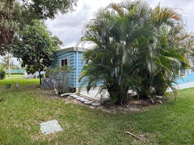 5824 Camelot Drive South, Sarasota, Florida 34233, 2 Bedrooms Bedrooms, ,2 BathroomsBathrooms,Mobile/manufactured,For Sale,Camelot Drive South,11803970