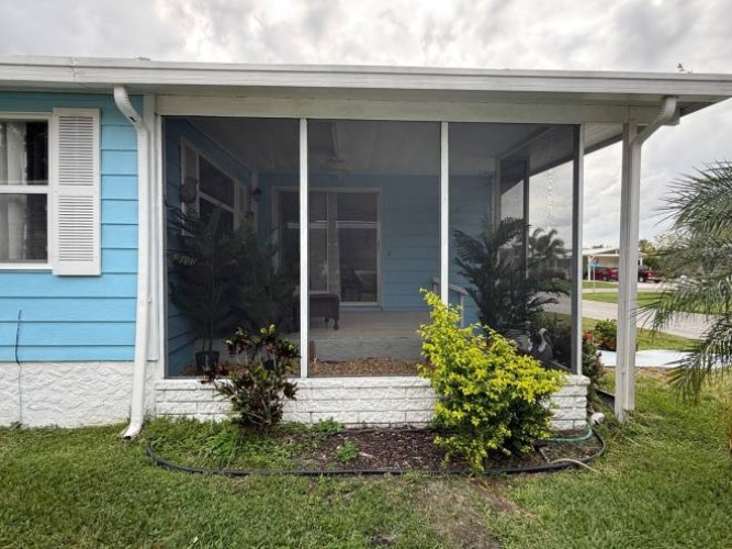 5824 Camelot Drive South, Sarasota, Florida 34233, 2 Bedrooms Bedrooms, ,2 BathroomsBathrooms,Mobile/manufactured,For Sale,Camelot Drive South,11803970