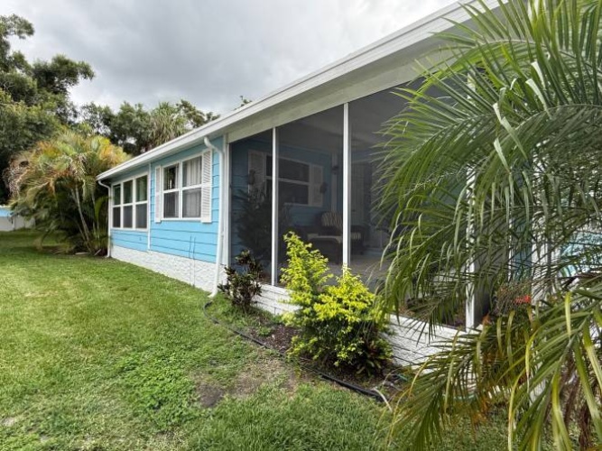 5824 Camelot Drive South, Sarasota, Florida 34233, 2 Bedrooms Bedrooms, ,2 BathroomsBathrooms,Mobile/manufactured,For Sale,Camelot Drive South,11803970