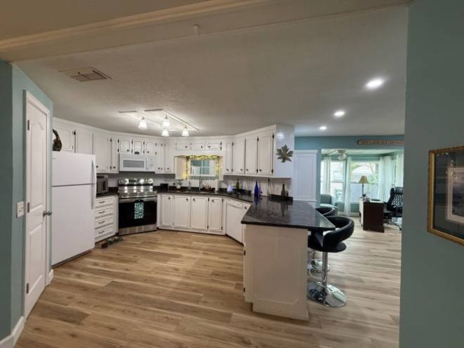 5824 Camelot Drive South, Sarasota, Florida 34233, 2 Bedrooms Bedrooms, ,2 BathroomsBathrooms,Mobile/manufactured,For Sale,Camelot Drive South,11803970