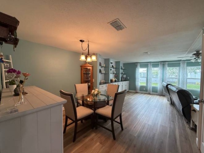 5824 Camelot Drive South, Sarasota, Florida 34233, 2 Bedrooms Bedrooms, ,2 BathroomsBathrooms,Mobile/manufactured,For Sale,Camelot Drive South,11803970