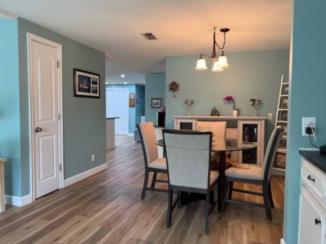 5824 Camelot Drive South, Sarasota, Florida 34233, 2 Bedrooms Bedrooms, ,2 BathroomsBathrooms,Mobile/manufactured,For Sale,Camelot Drive South,11803970