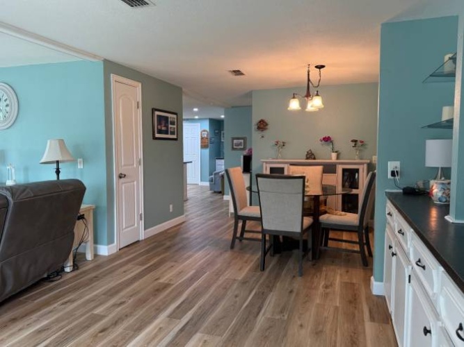 5824 Camelot Drive South, Sarasota, Florida 34233, 2 Bedrooms Bedrooms, ,2 BathroomsBathrooms,Mobile/manufactured,For Sale,Camelot Drive South,11803970