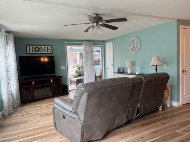 5824 Camelot Drive South, Sarasota, Florida 34233, 2 Bedrooms Bedrooms, ,2 BathroomsBathrooms,Mobile/manufactured,For Sale,Camelot Drive South,11803970