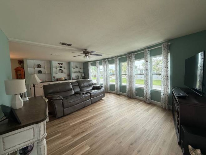 5824 Camelot Drive South, Sarasota, Florida 34233, 2 Bedrooms Bedrooms, ,2 BathroomsBathrooms,Mobile/manufactured,For Sale,Camelot Drive South,11803970