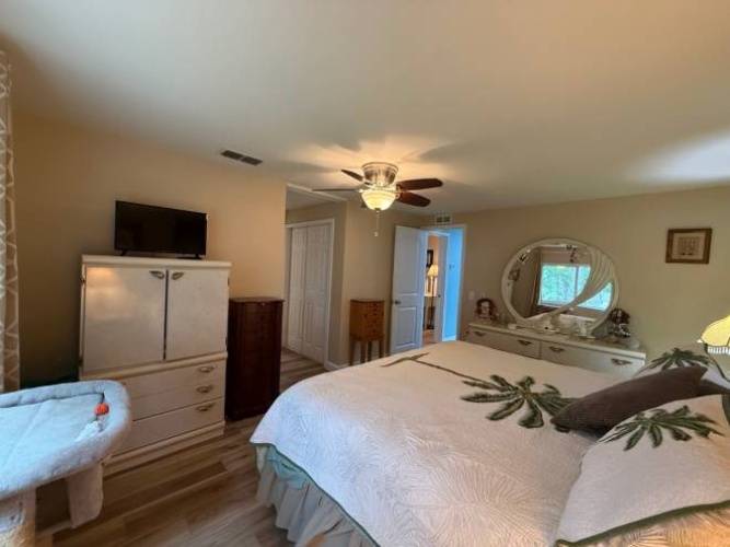 5824 Camelot Drive South, Sarasota, Florida 34233, 2 Bedrooms Bedrooms, ,2 BathroomsBathrooms,Mobile/manufactured,For Sale,Camelot Drive South,11803970
