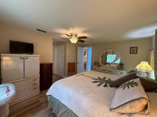 5824 Camelot Drive South, Sarasota, Florida 34233, 2 Bedrooms Bedrooms, ,2 BathroomsBathrooms,Mobile/manufactured,For Sale,Camelot Drive South,11803970